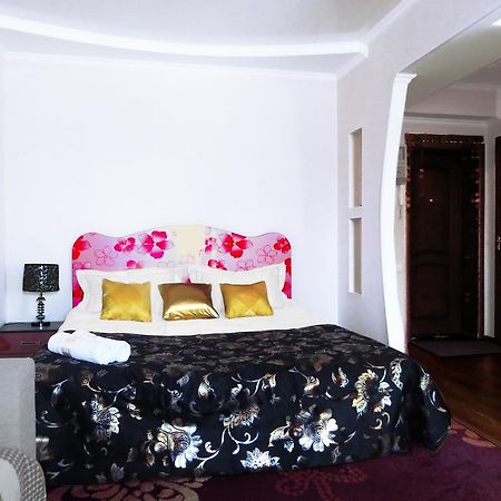 Maximus Apartament Biskek Kültér fotó