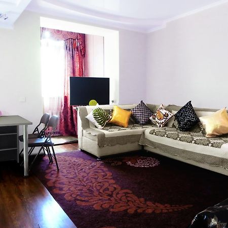 Maximus Apartament Biskek Kültér fotó
