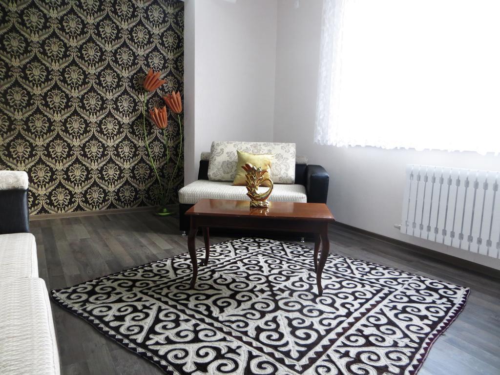 Maximus Apartament Biskek Kültér fotó