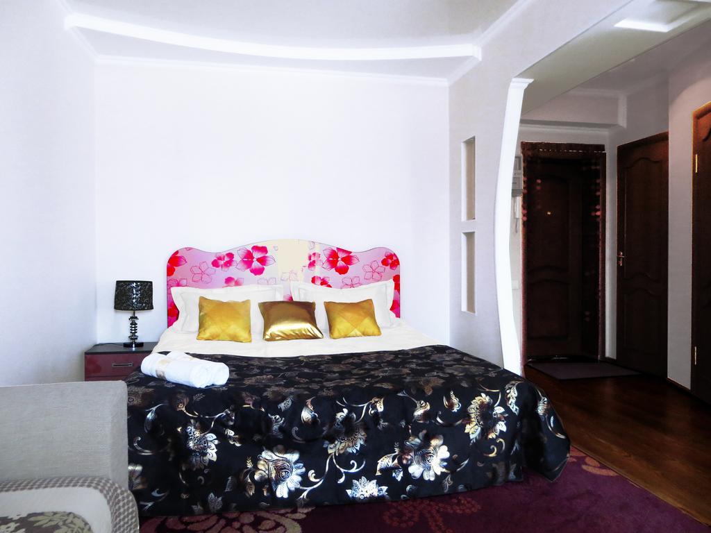 Maximus Apartament Biskek Kültér fotó