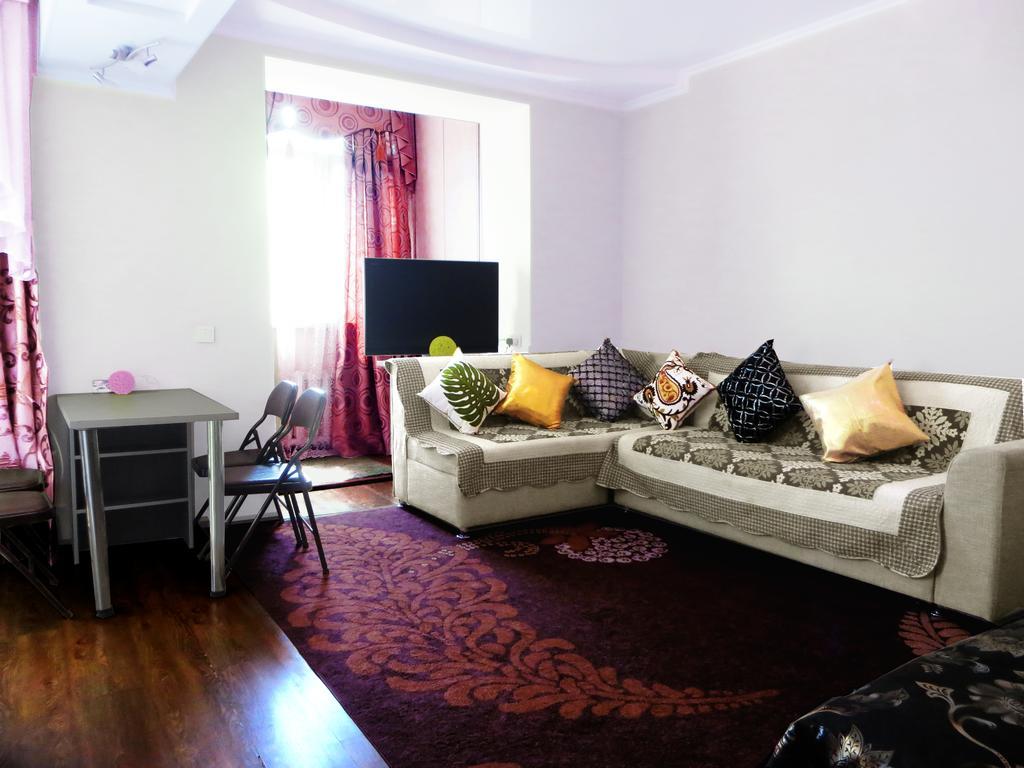 Maximus Apartament Biskek Kültér fotó